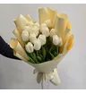 Букет из 15 белых тюльпанов в стильном оформлении  3