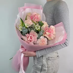 Букет из французских роз гвоздик и альстромерий  от интернет-магазина «Чёткий букет» в Воронеже
