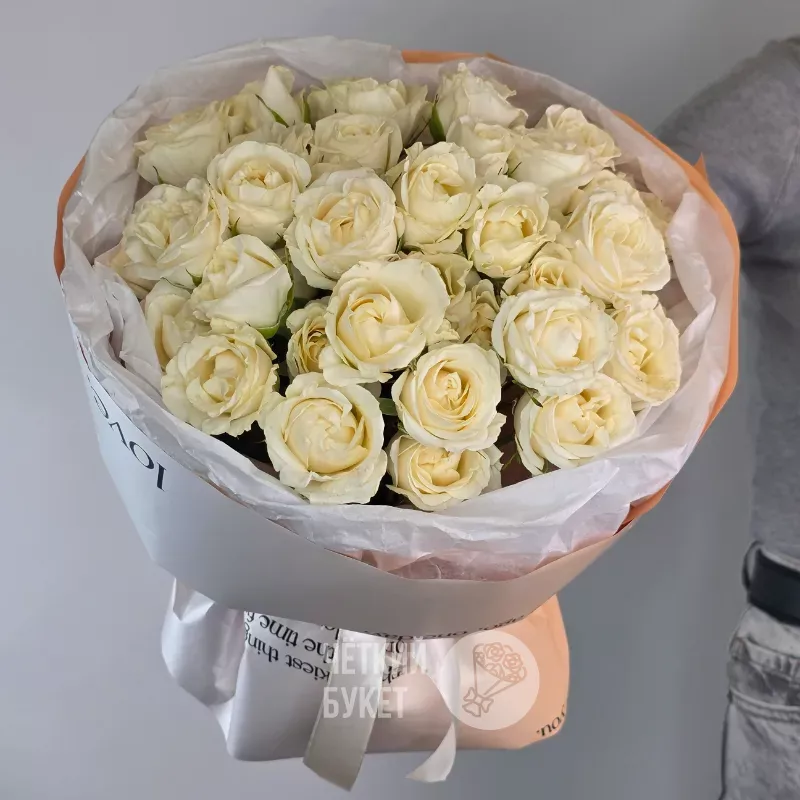 Букет из 9 белых кустовых роз Беларусь  3