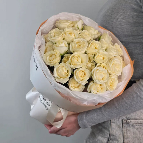 Букет из 9 белых кустовых роз Беларусь  от интернет-магазина «Чёткий букет» в Воронеже