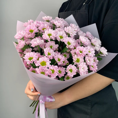 Монобукет из 9 сиреневых кустовых хризантем сантини  от интернет-магазина «Чёткий букет» в Воронеже