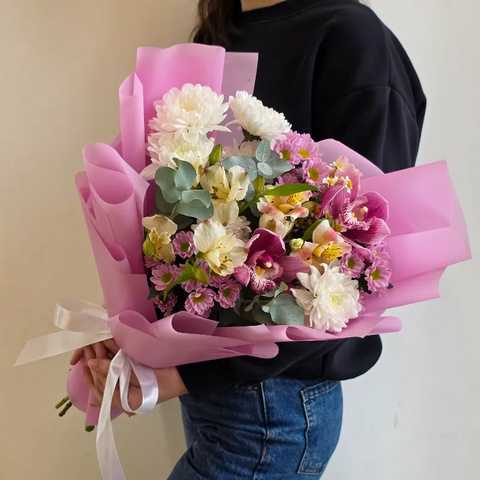 Букет из орхидей хризантем и альстромерий  от интернет-магазина «Чёткий букет» в Воронеже