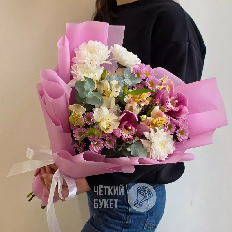 Букет из орхидей хризантем и альстромерий 