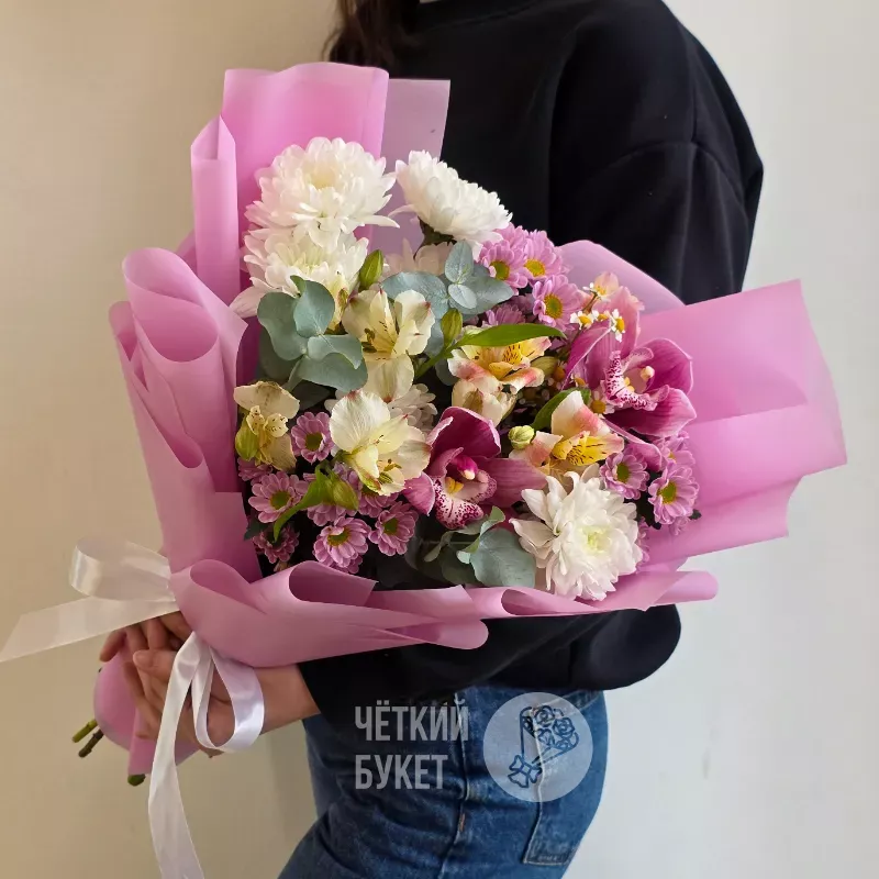 Букет из орхидей хризантем и альстромерий  2