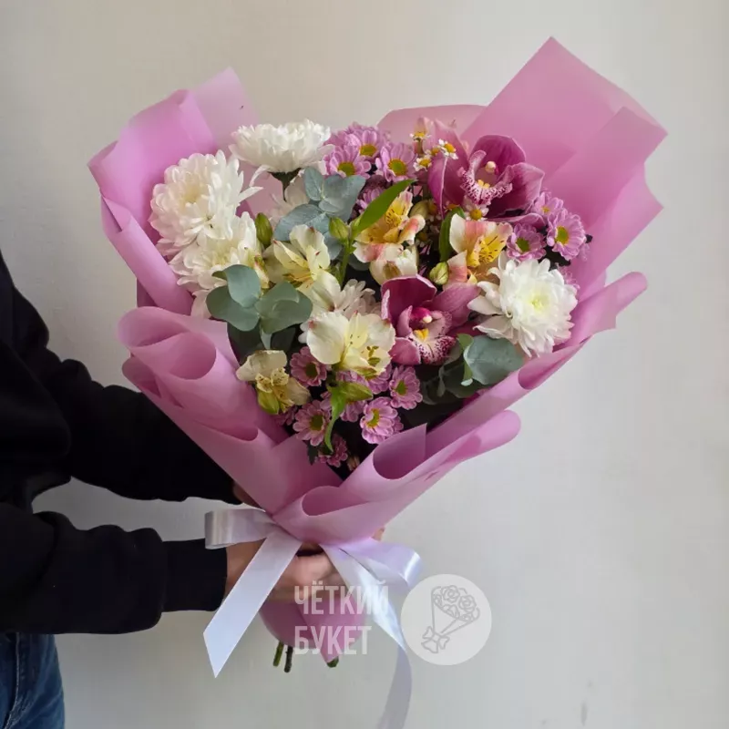 Букет из орхидей хризантем и альстромерий  1