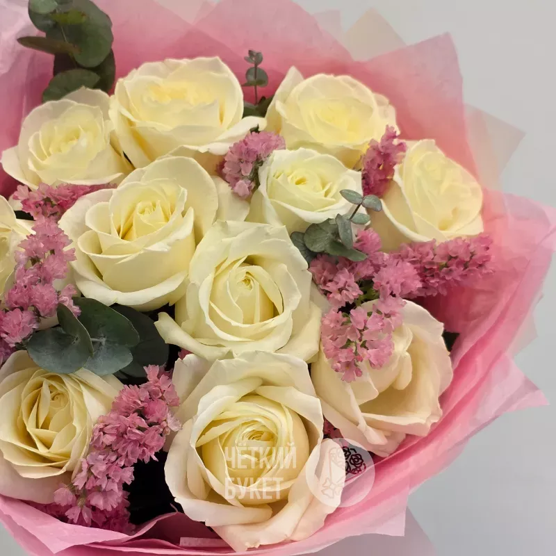 Букет из 11 белых роз и розовой статицы 3