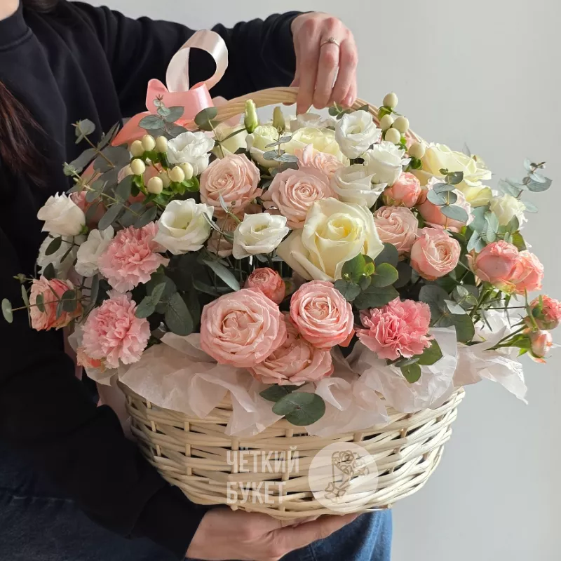 Корзина с розами гвоздиками эустомой 1