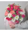 Композиция из роз,кустовых роз,хризантем с эвкалиптом в шляпной коробке 1