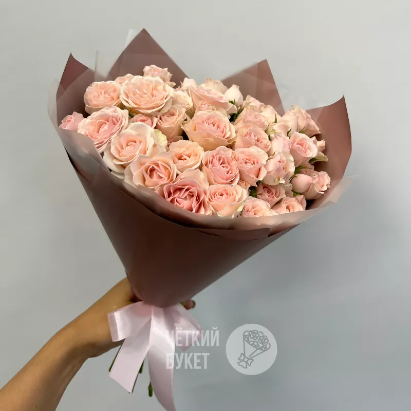 15 кустовых нежно-розовых роз Полина 1