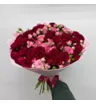 25 розовых и красных кустовых роз Пинк Хеопс и Ред Дайменшен