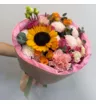 Букет с подсолнухом, хризантемами, гвоздикой, эустомой &laquo;Яркое утро&raquo;
