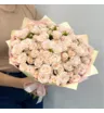 25 кремовых пионовидных кустовых роз Бомбастик