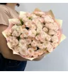 25 кремовых пионовидных кустовых роз Бомбастик
