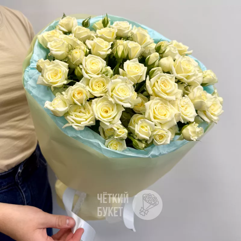 25 белых воздушных кустовых роз Вайт Дайменшн