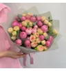 15 пионовидных кустовых роз Сильва Пинк и Кэти с эвкалиптом