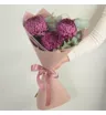 Фиолетовые хризантемы Бигуди с эвкалиптом