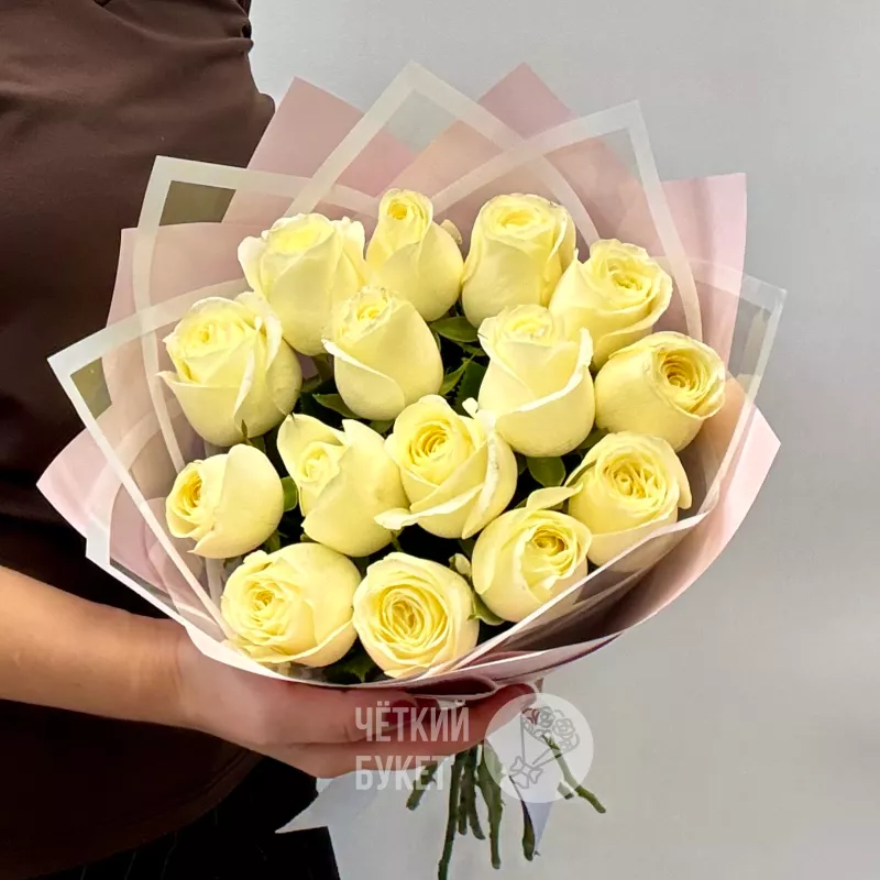 15 белых роз Ивана в розовом 1