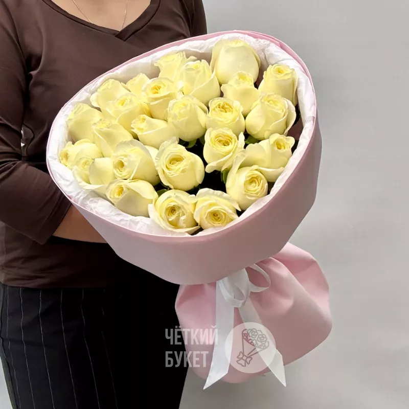 25 белых роз Ивана в розовом