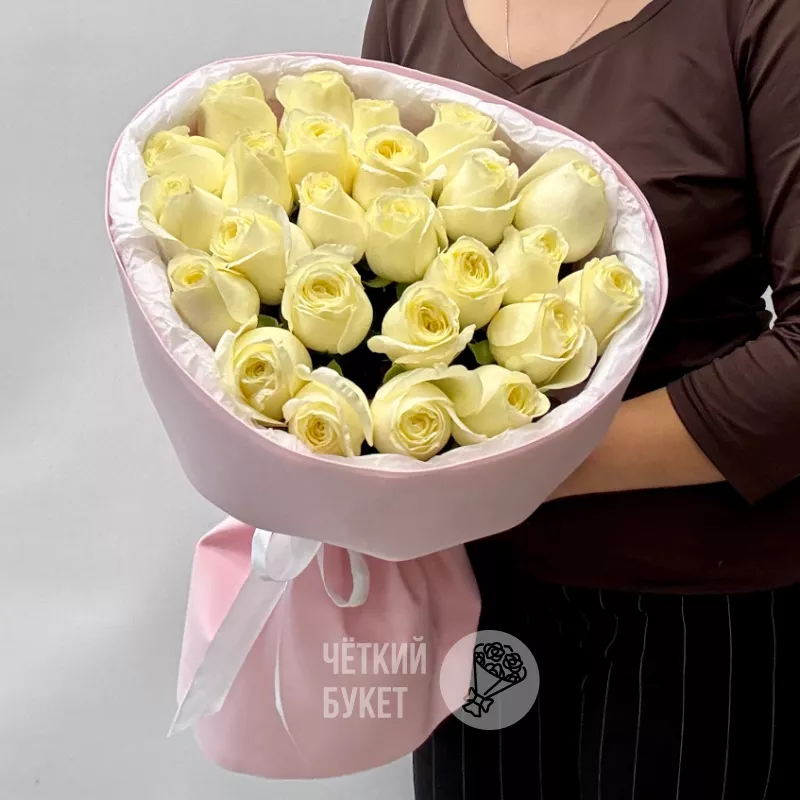 25 белых роз Ивана в розовом 1