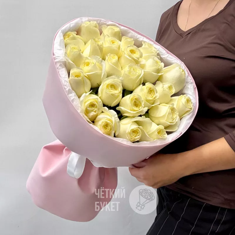 25 белых роз Ивана в розовом 2