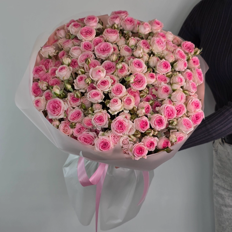 Букет из 25 кустовых розовых роз Кейтлин 1