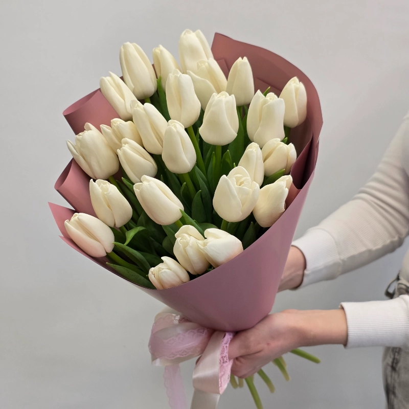 Букет из 25 белых тюльпанов Весна 2